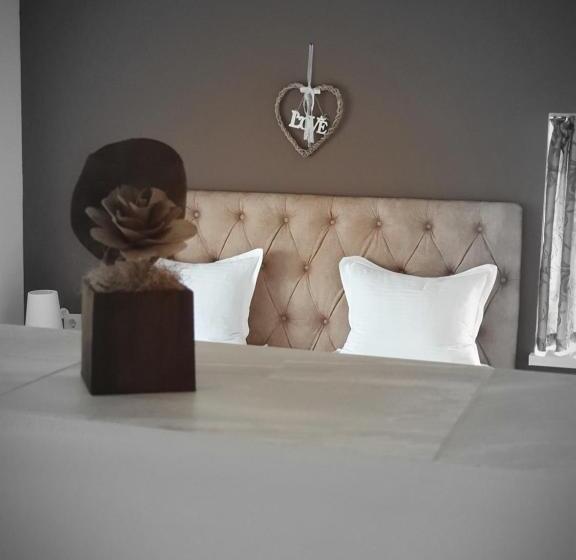 带阳台套房, Guest House Gurkov