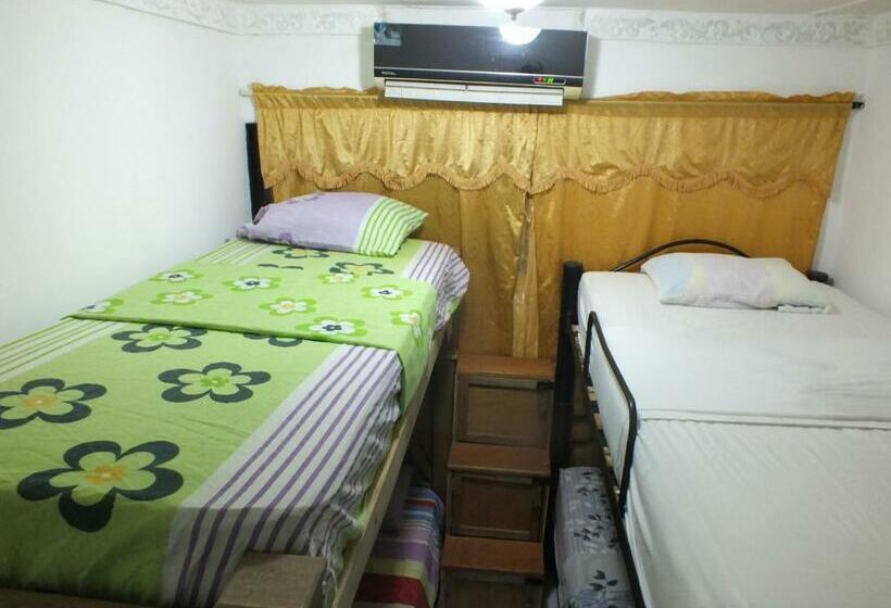 스탠다드 4인용 룸 공용 욕실, Malecón Del Rio