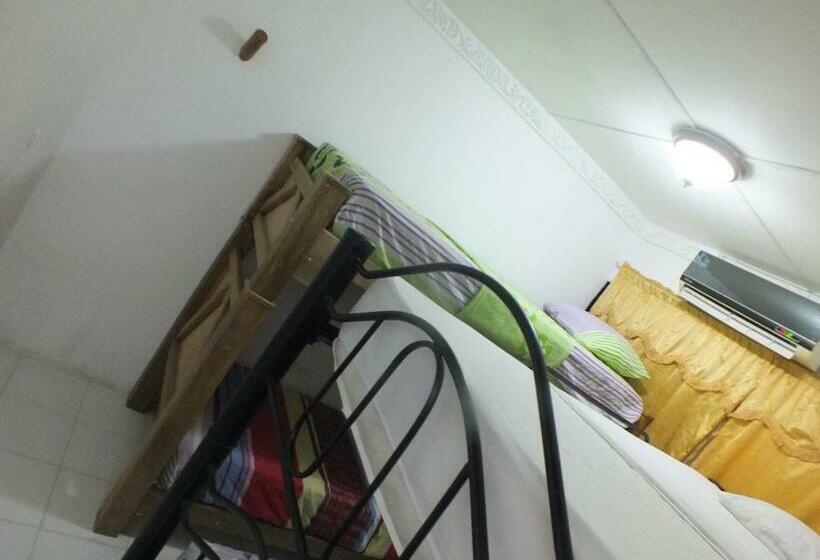 스탠다드 4인용 룸 공용 욕실, Malecón Del Rio