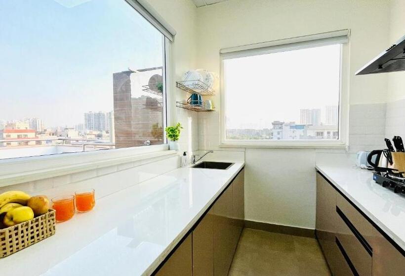 Quarto Ático, Olive Service Apartments City Centre Noida