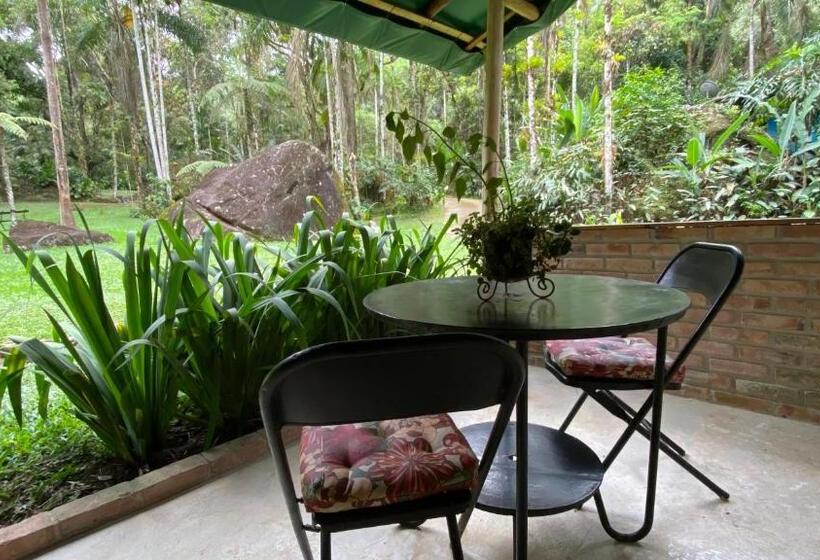 발코니가 있는 스위트, Pousada Sítio Itaúna