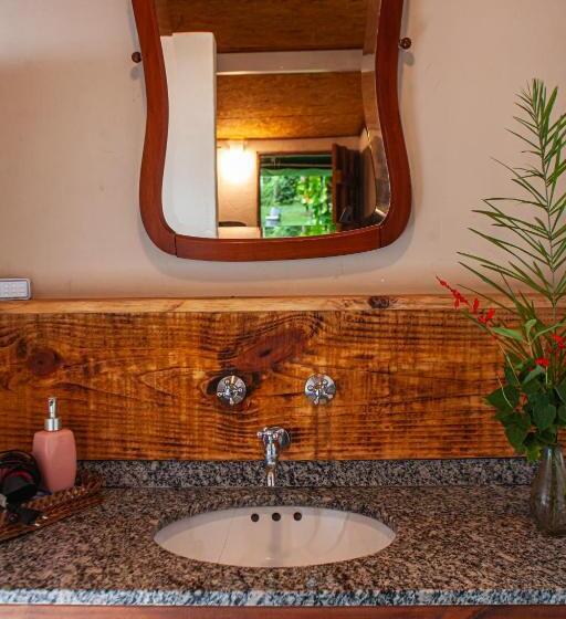 발코니가 있는 스위트, Pousada Sítio Itaúna