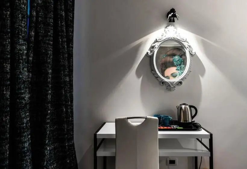 اتاق لوکس سه تخته, Trevi & Pantheon Design Rooms