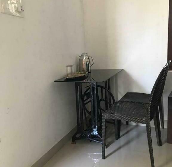 Standardzimmer Kingsize Bett, Abru S Holidays International