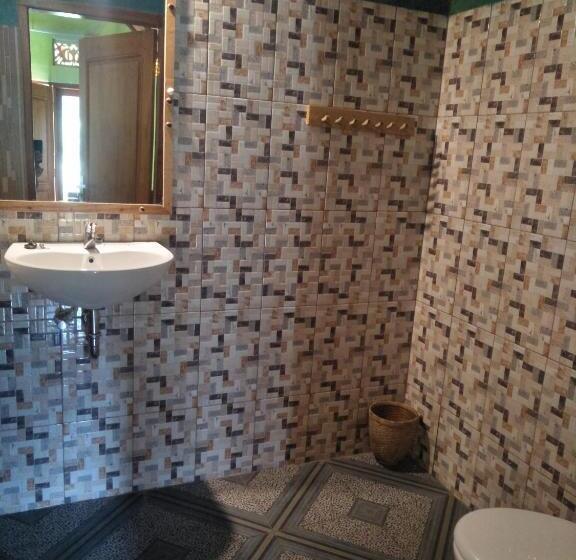 Семейный Номер, Dinoyin Bungalows