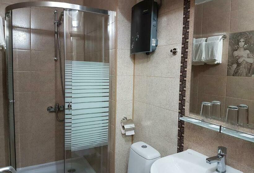 غرفة قياسية ثلاثية, Ego 2 Guesthouse