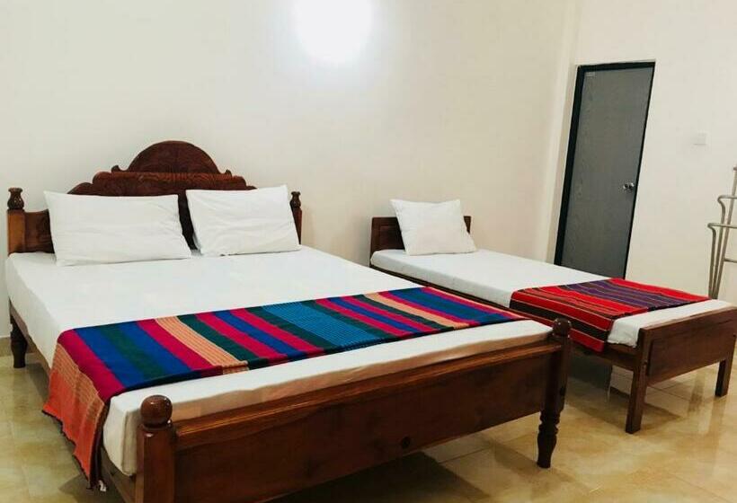 اتاق لوکس سه تخته, Emarald Holiday Homes