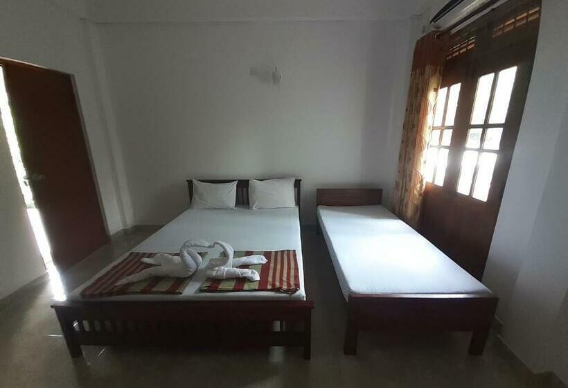 اتاق لوکس سه تخته, Emarald Holiday Homes