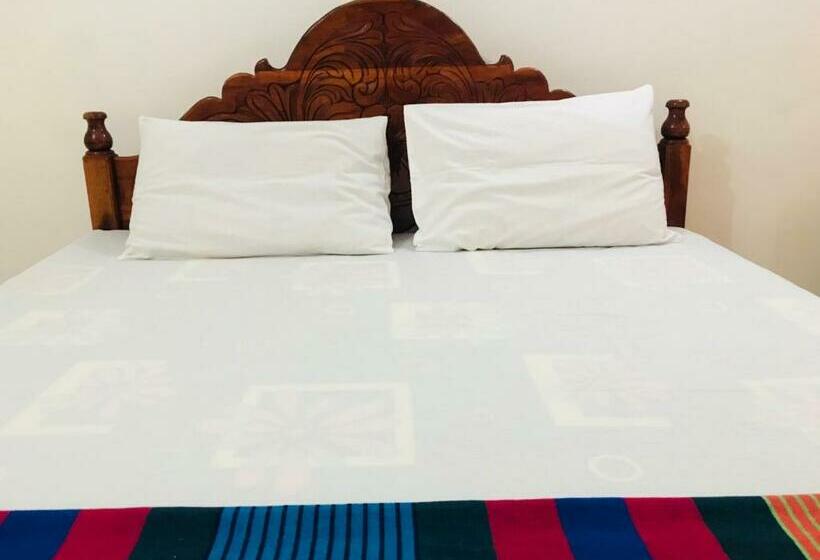 اتاق لوکس با بالکن, Emarald Holiday Homes