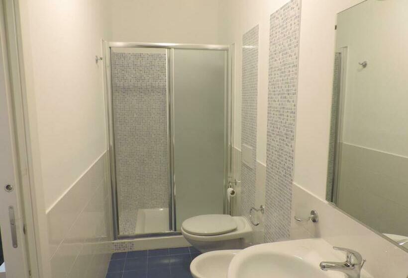 غرفة قياسية فردية, Maria Tindara La Locanda