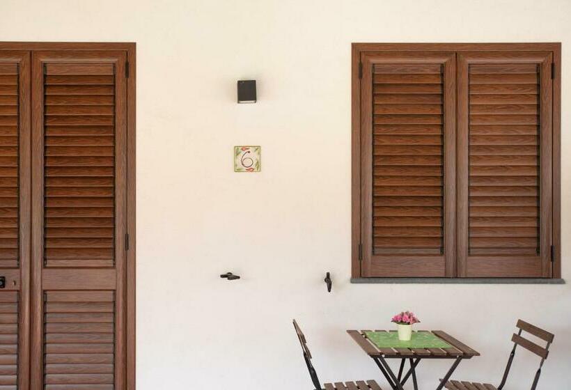 غرفة قياسية فردية, Maria Tindara La Locanda