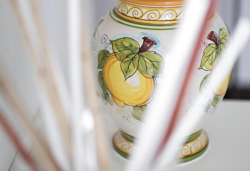 غرفة قياسية لذوى الاحتياجات الخاصة, Maria Tindara La Locanda