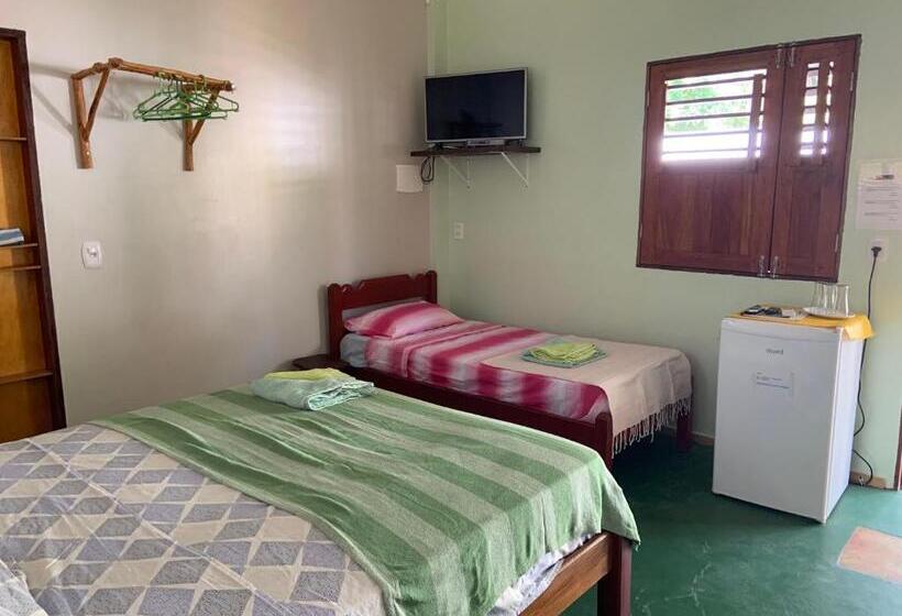 اتاق استاندارد سه تخته با چشم‌انداز استخر, Pousada Janela Da Cor