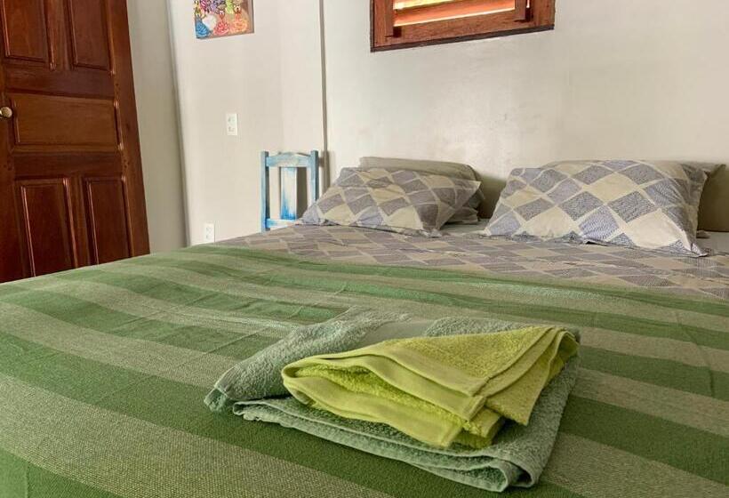 اتاق استاندارد سه تخته با چشم‌انداز استخر, Pousada Janela Da Cor