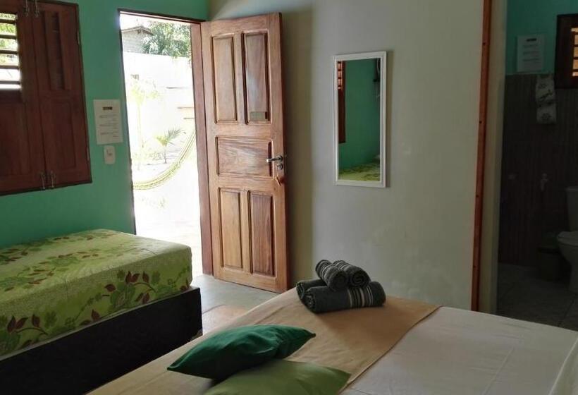 اتاق استاندارد سه تخته با چشم‌انداز استخر, Pousada Janela Da Cor