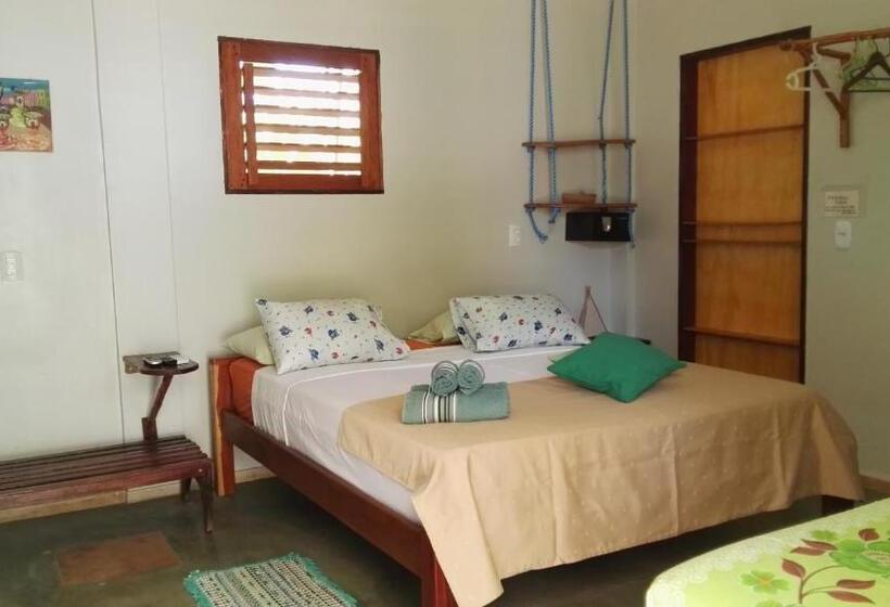 اتاق استاندارد سه تخته با چشم‌انداز استخر, Pousada Janela Da Cor