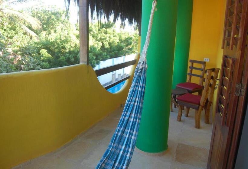 اتاق راحتی سه تخته, Pousada Janela Da Cor