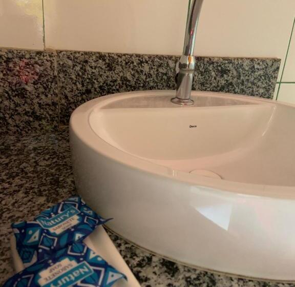 اتاق راحتی سه تخته, Pousada Janela Da Cor