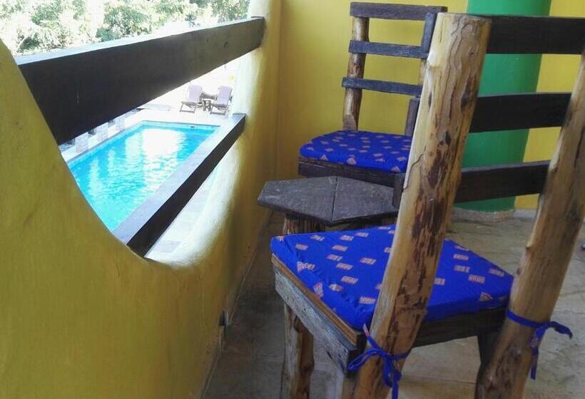 اتاق راحتی سه تخته, Pousada Janela Da Cor