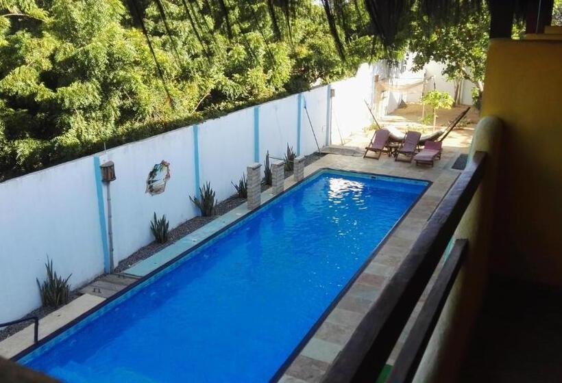 اتاق راحتی سه تخته, Pousada Janela Da Cor