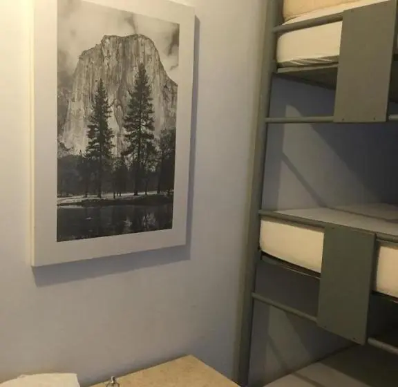 ルームシェアのワンベッド, Hostel Mamy Dorme