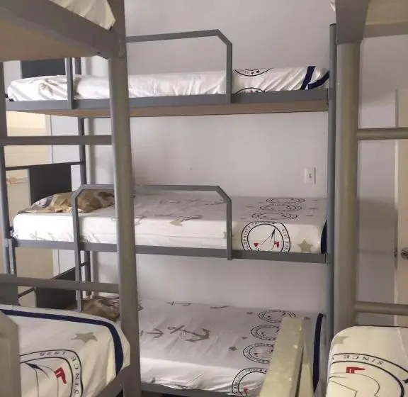 ルームシェアのワンベッド, Hostel Mamy Dorme
