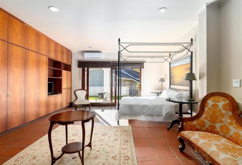 اتاق کلاسیک, La Terra De Luc