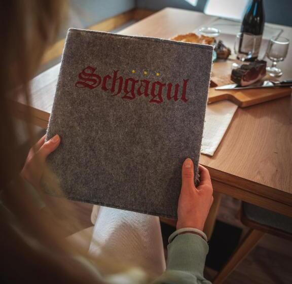 ２ベッドルームアパートメント, Zu Schgagul