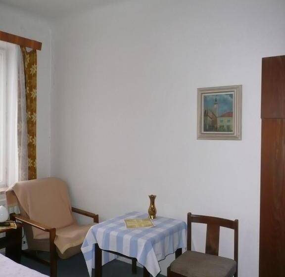 Quarto Estandar Individual, Apartment Trojska