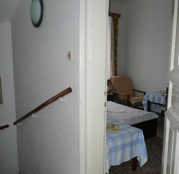 Quarto Estandar Individual, Apartment Trojska