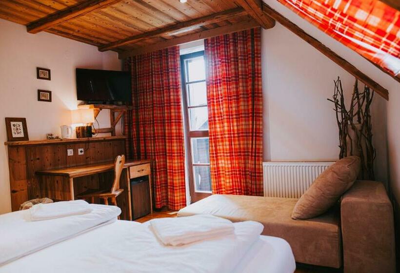 اتاق استاندارد با چشم‌انداز کوهستان, Gostilna Pri Martinu