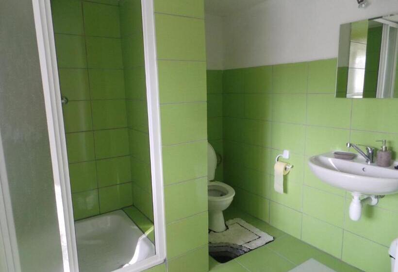 1 Bedroom Apartment Lake View, Penzion Tomy Pihlov