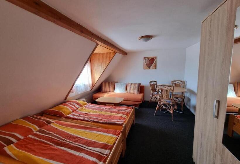 1 Bedroom Apartment Lake View, Penzion Tomy Pihlov