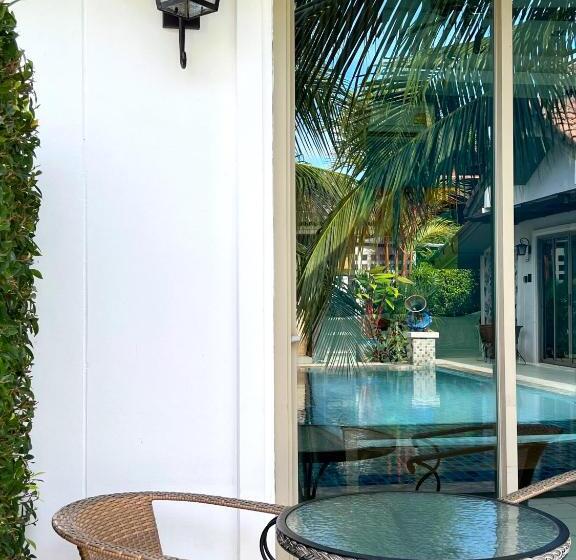 带泳池观景的豪华房, The Snug Airportel   Phuket Airport