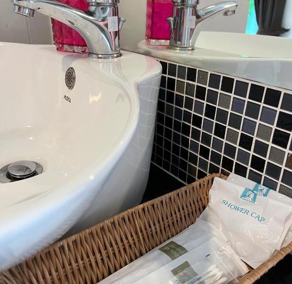 带泳池观景的豪华房, The Snug Airportel   Phuket Airport