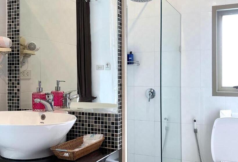 带泳池观景的豪华房, The Snug Airportel   Phuket Airport