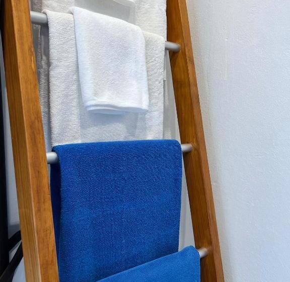 标准间带阳台, The Snug Airportel   Phuket Airport