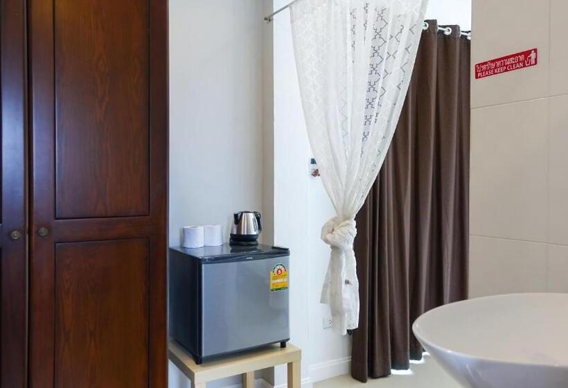 带泳池观景的豪华房, The Snug Airportel   Phuket Airport