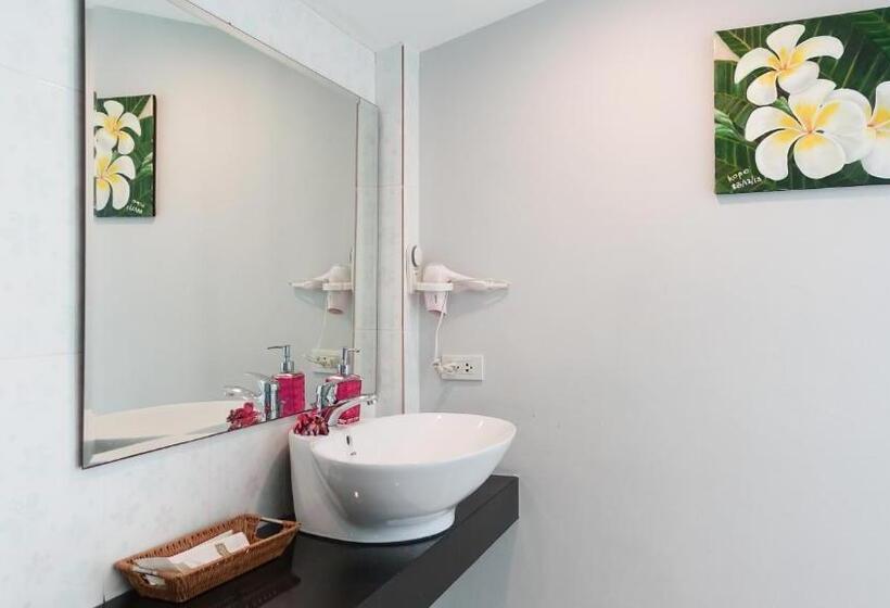 带泳池观景的豪华房, The Snug Airportel   Phuket Airport