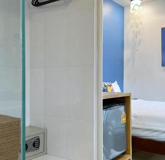 标准间带阳台, The Snug Airportel   Phuket Airport