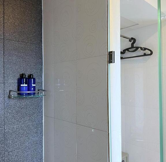 标准间带阳台, The Snug Airportel   Phuket Airport