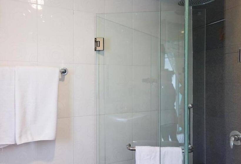 标准间带阳台, The Snug Airportel   Phuket Airport