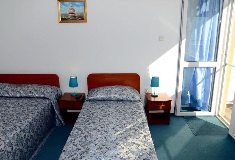 Семейный Номер Вид на Сад, Veda Guest House