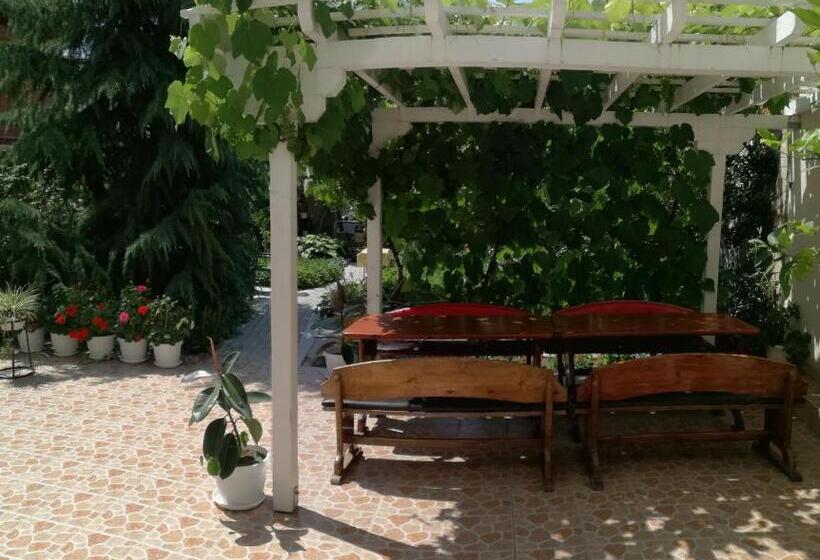 חדר משפחתי נוף לגינה, Veda Guest House