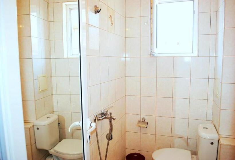 חדר משפחתי, Veda Guest House