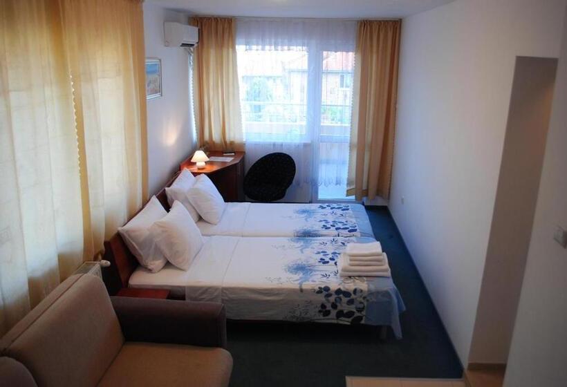 חדר משפחתי, Veda Guest House