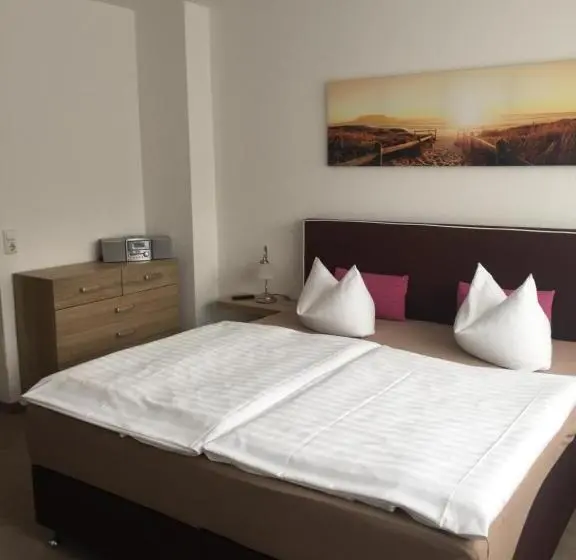 استودیوی استاندارد, Pension Marion