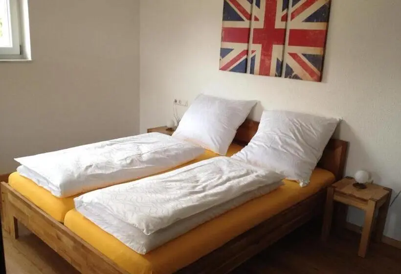 Quarto Familiar, Pension Neulen