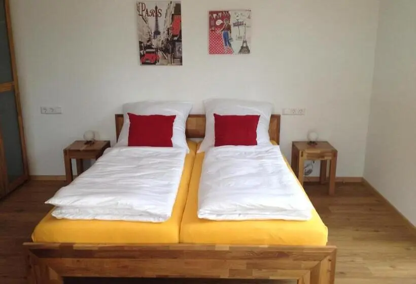 Quarto Familiar, Pension Neulen