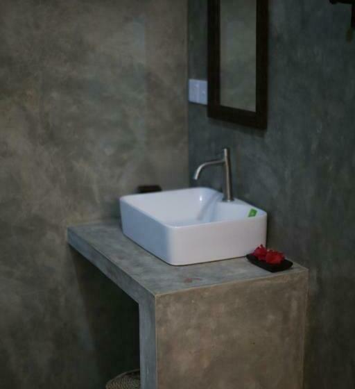 Deluxe Zimmer, Surfing Wombats